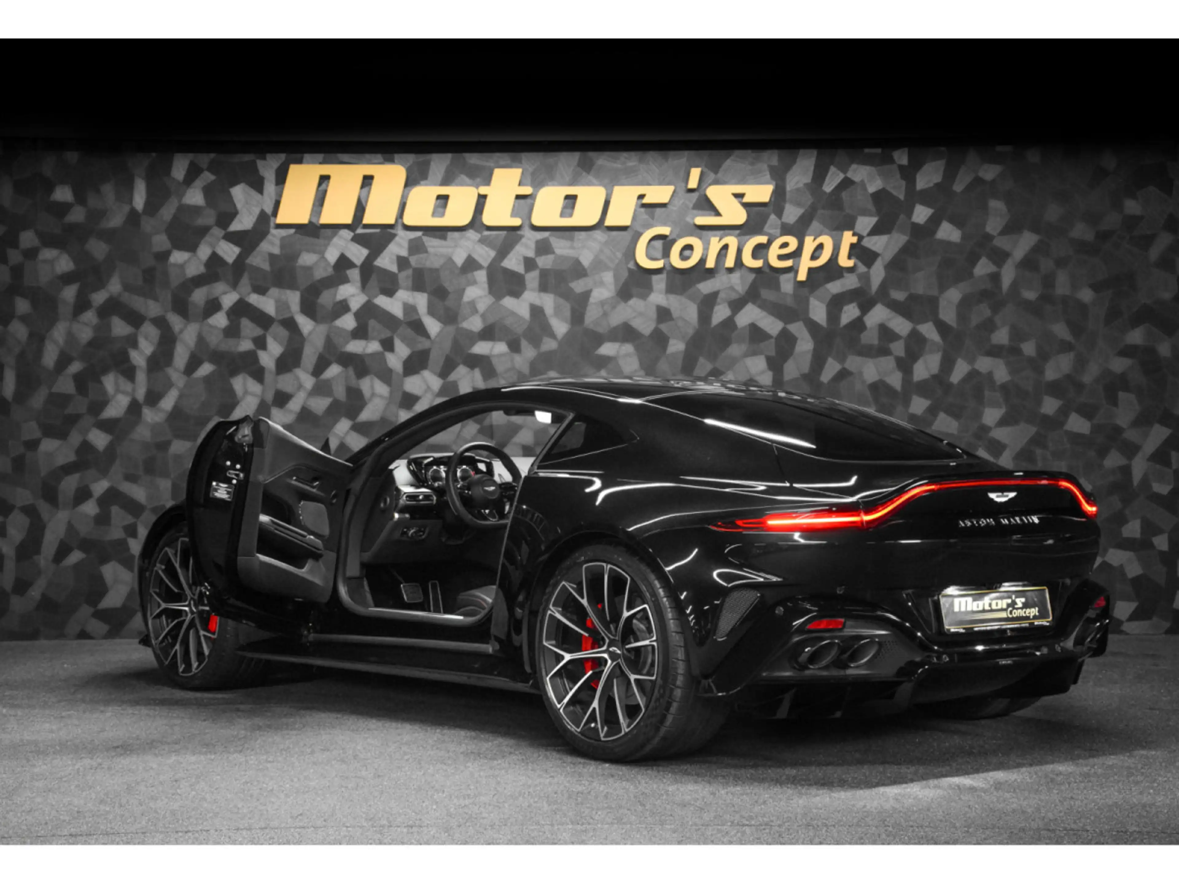 Aston Martin Vantage V8 Coupé — photo 7