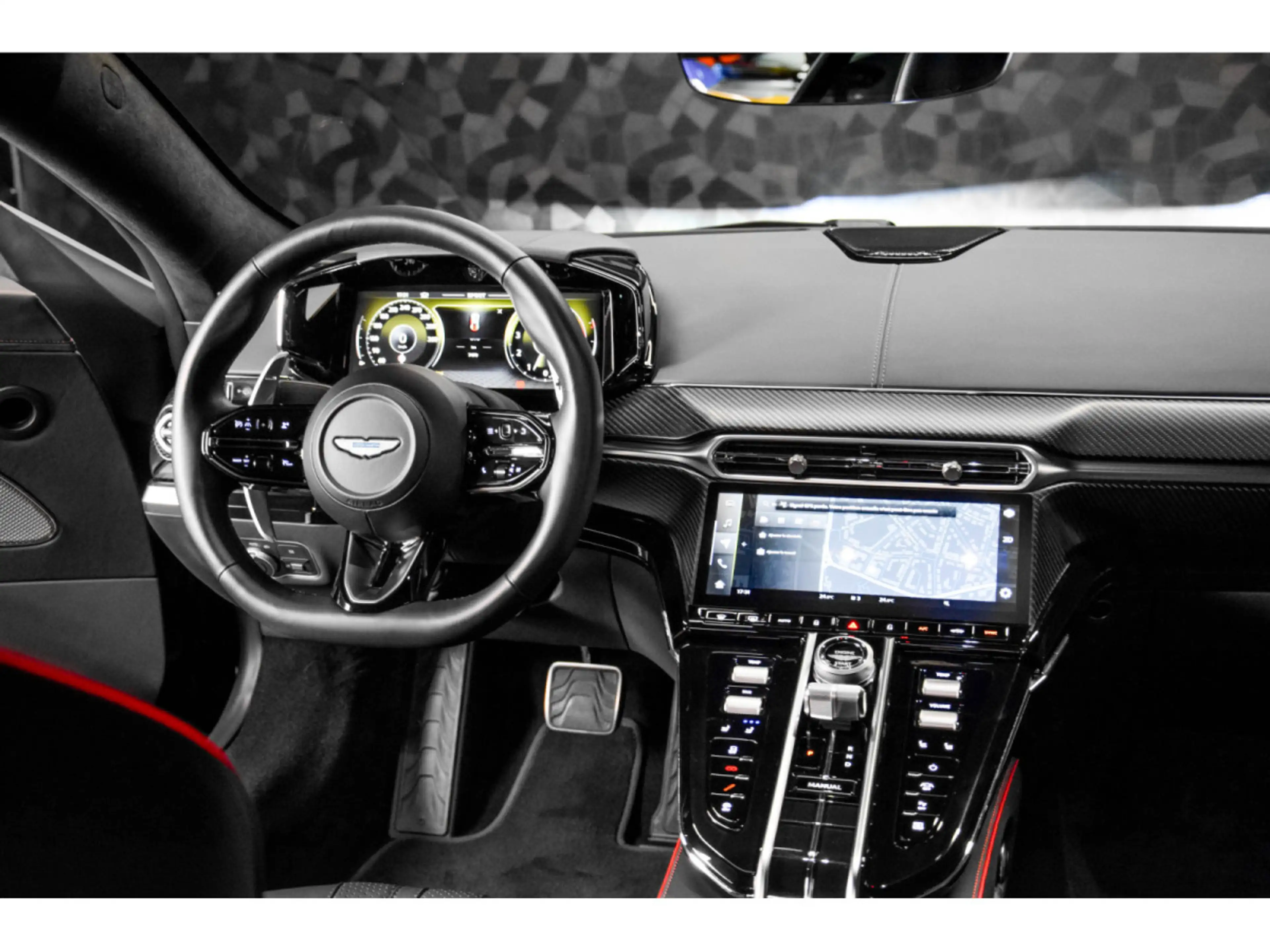 Aston Martin Vantage V8 Coupé — photo 12