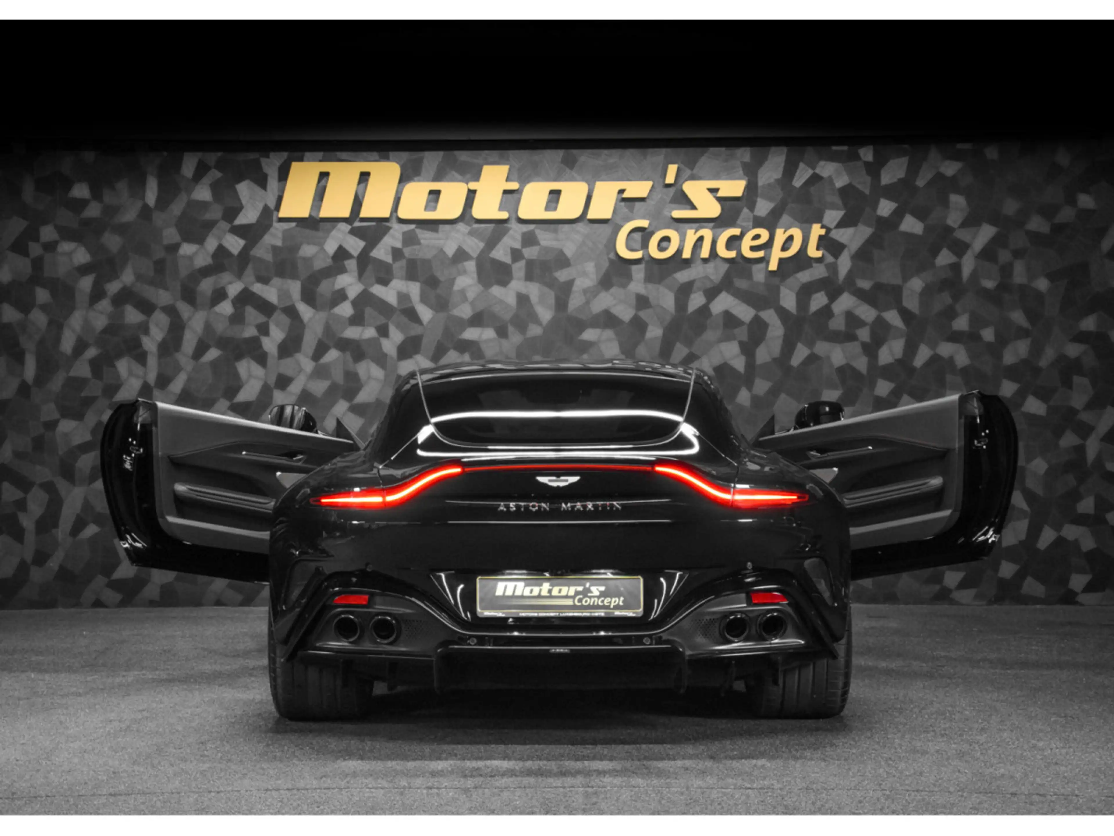Aston Martin Vantage V8 Coupé — photo 5