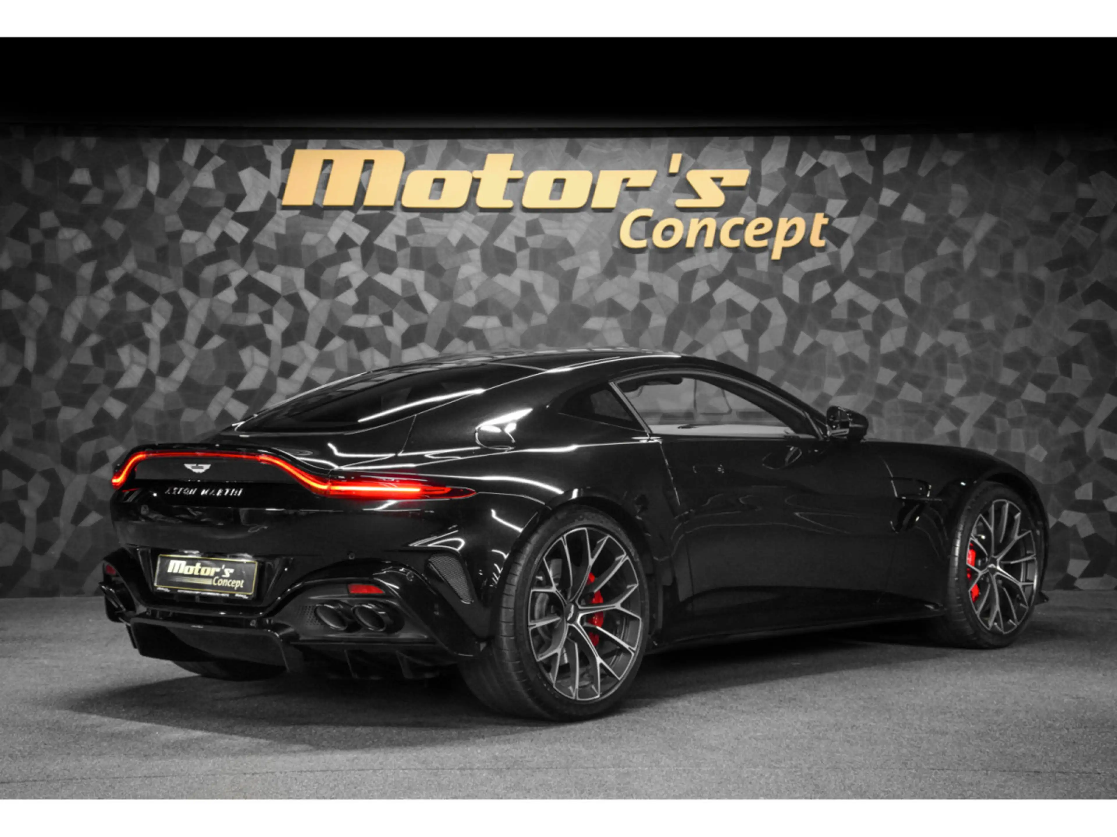 Aston Martin Vantage V8 Coupé — photo 3