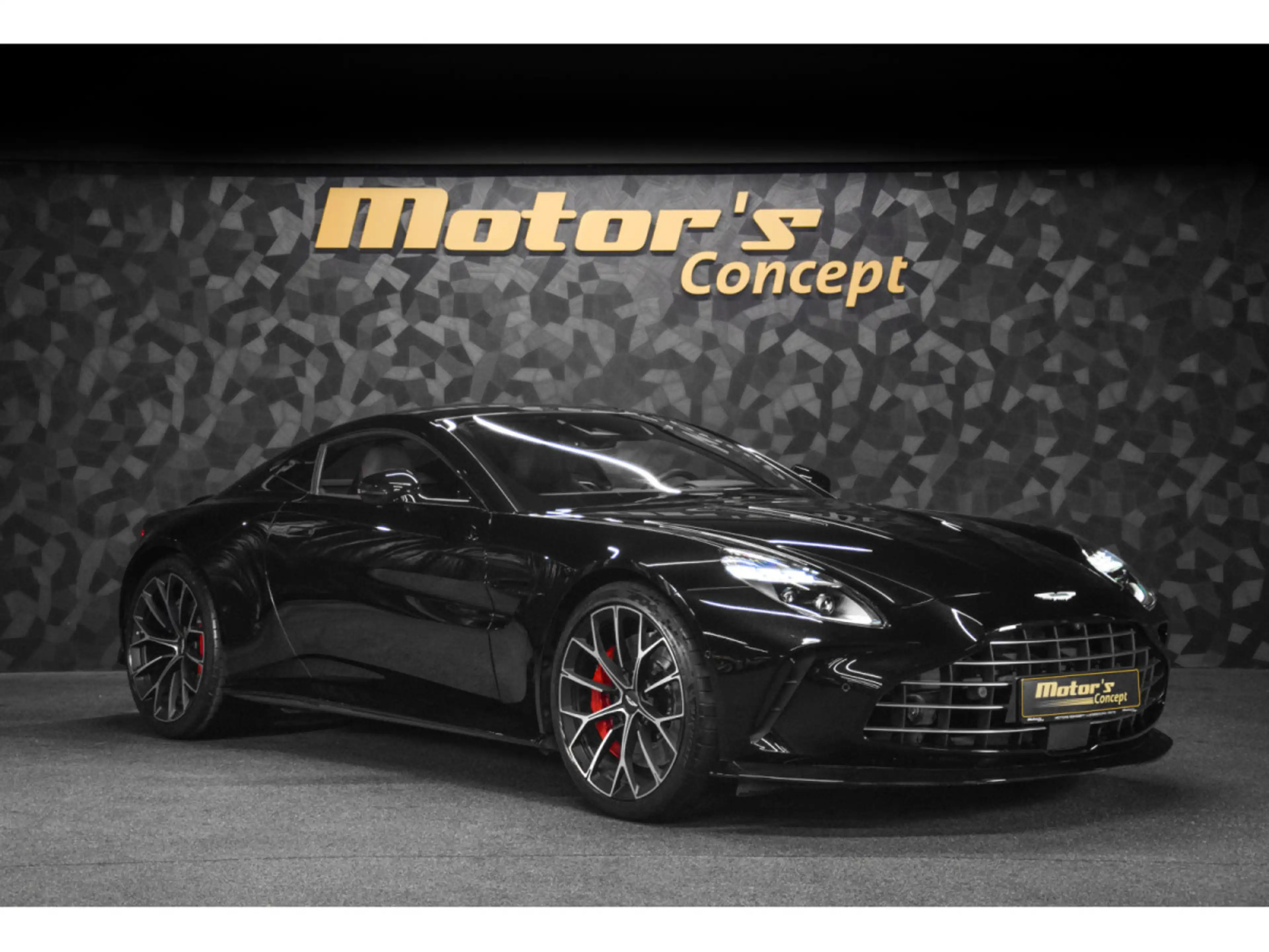 Aston Martin Vantage V8 Coupé — photo 6