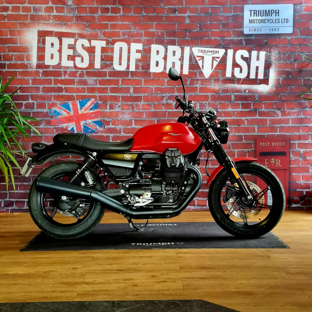 Moto Guzzi V 7 Rouge - 1