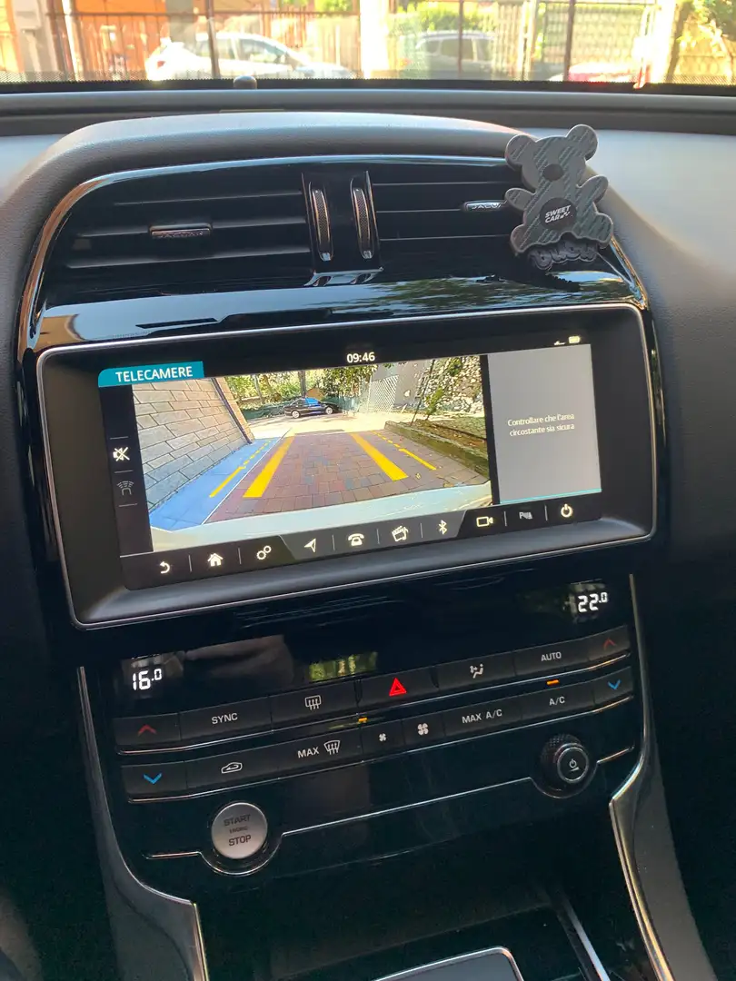 Jaguar XE R sport Bianco - 2