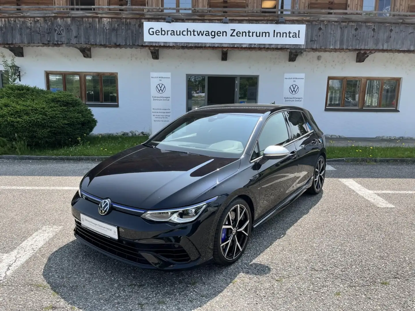 Volkswagen Golf VIII R 2,0 TSI R 4Motion (LED+DCC+RearView) Klima Schwarz - 2