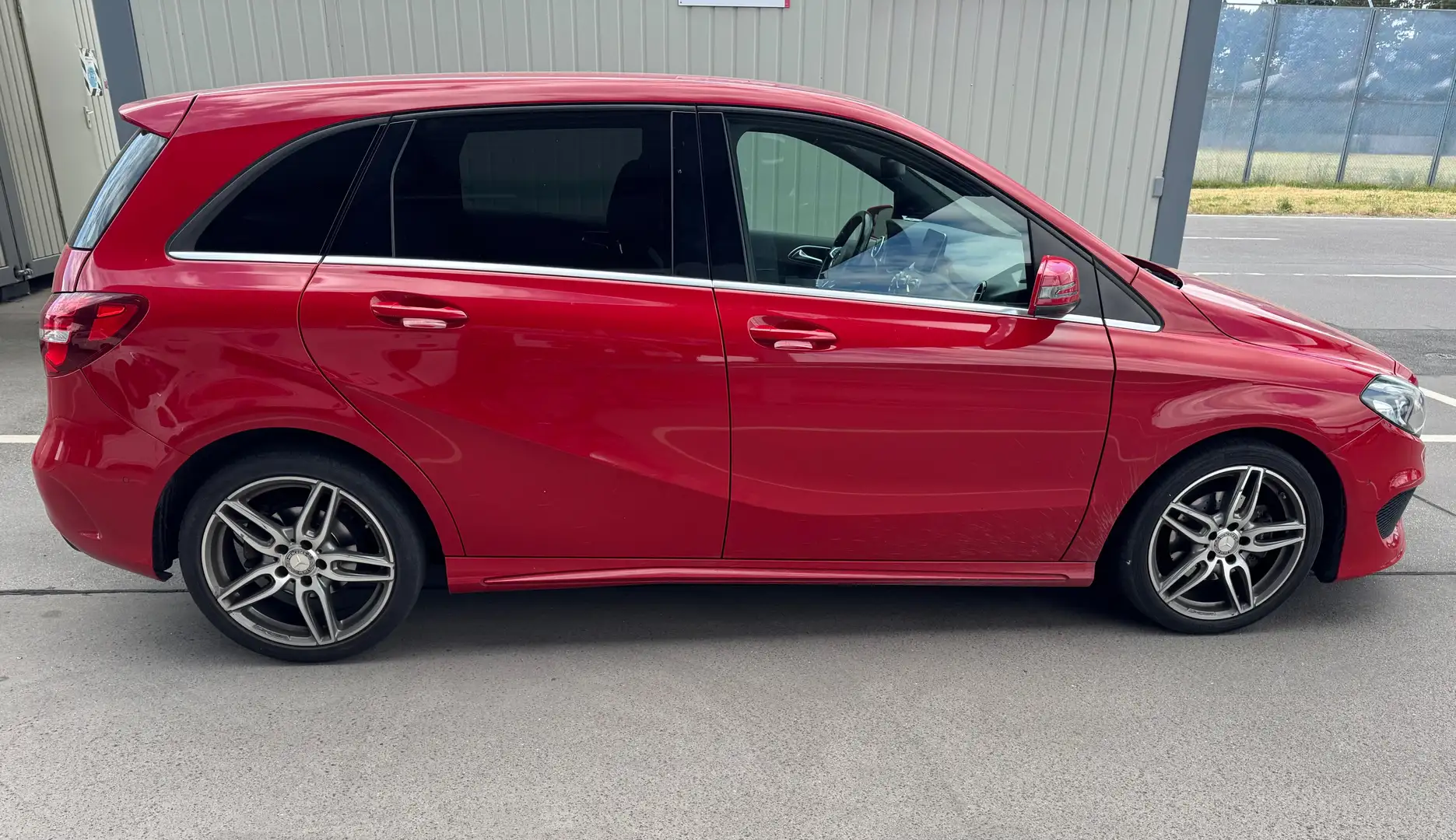 Mercedes-Benz B 180 AMG Line Rosso - 2