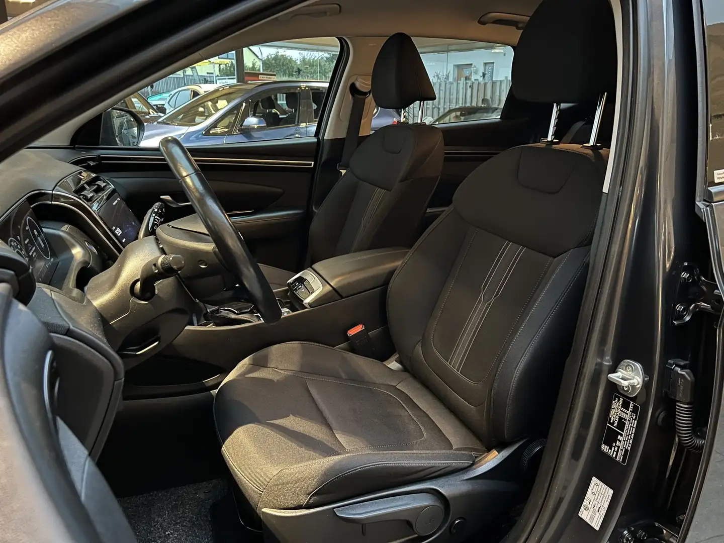 Hyundai TUCSON Trend Mild-Hyb 2WD Navi Kamera dAB CarPla Grau - 2