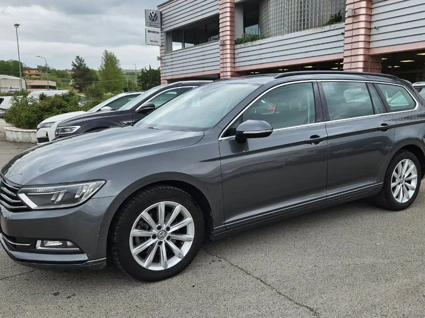 Volkswagen Passat Variant Passat Variant 1.6 tdi 120cv dsg Grigio - 2