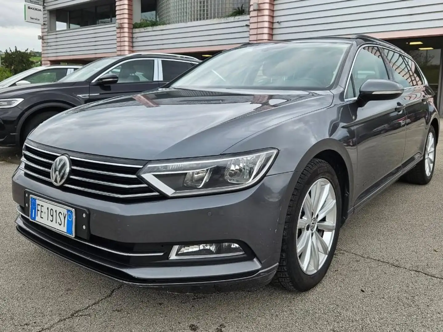 Volkswagen Passat Variant Passat Variant 1.6 tdi 120cv dsg Grigio - 1