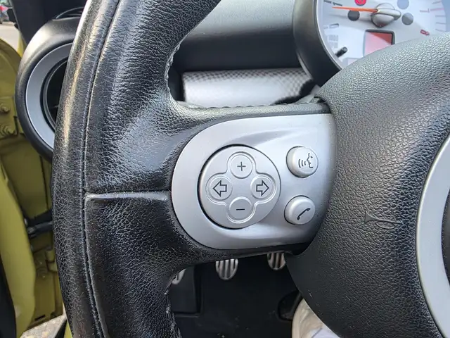 Mini Convertible view 14