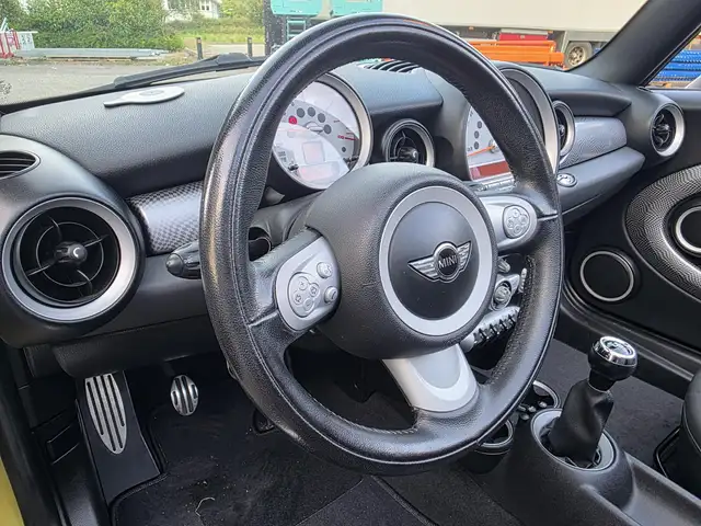 Mini Convertible view 13