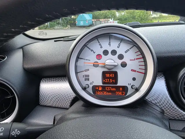 Mini Convertible view 16