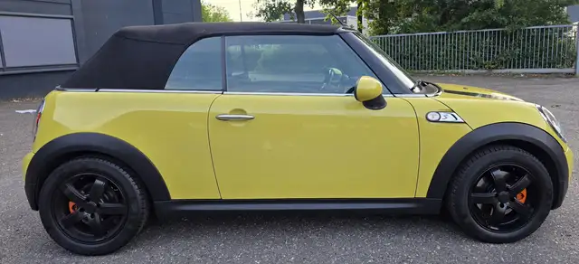 Mini Convertible view 4