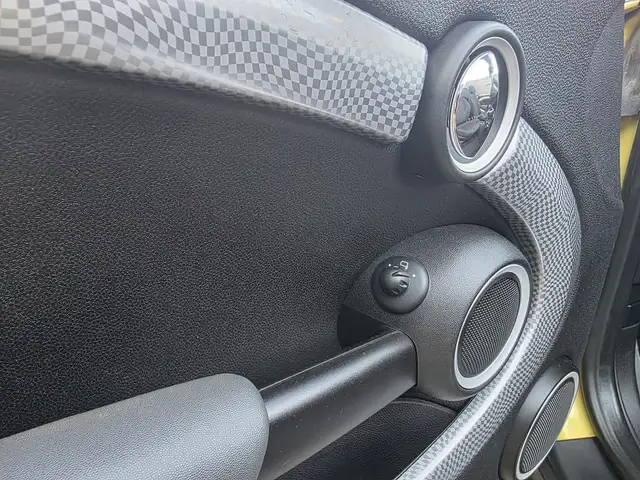 Mini Convertible view 11