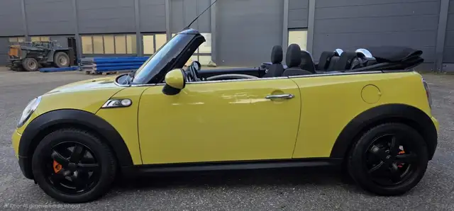 Mini Convertible view 2