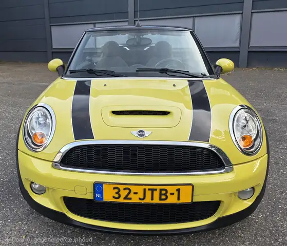 Mini Convertible view 6