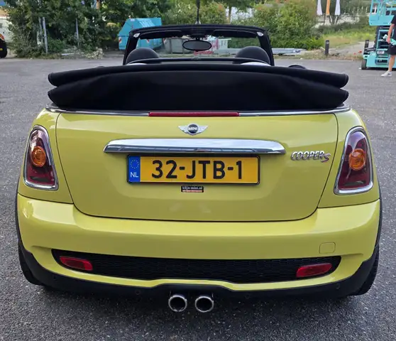 Mini Convertible view 7