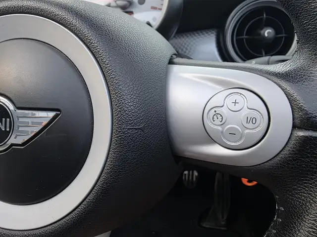 Mini Convertible view 15