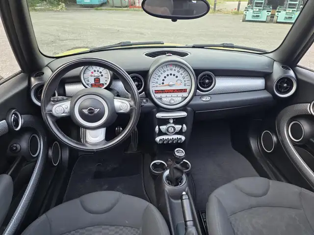 Mini Convertible view 10