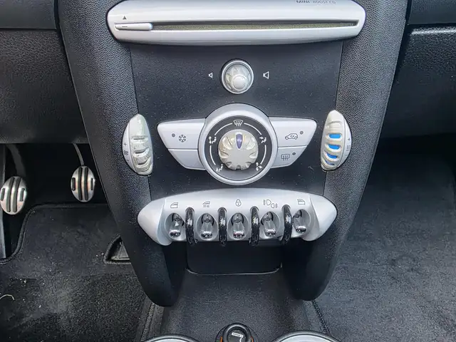 Mini Convertible view 18