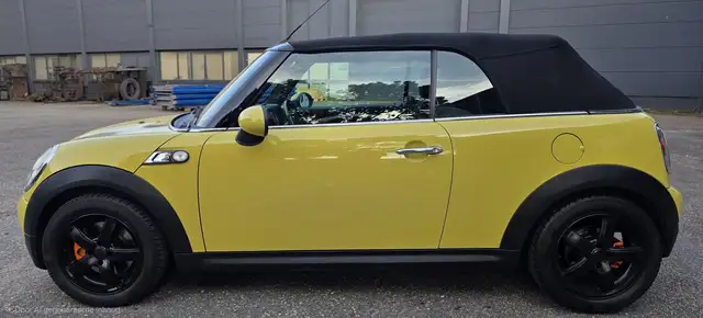 Mini Convertible view 3