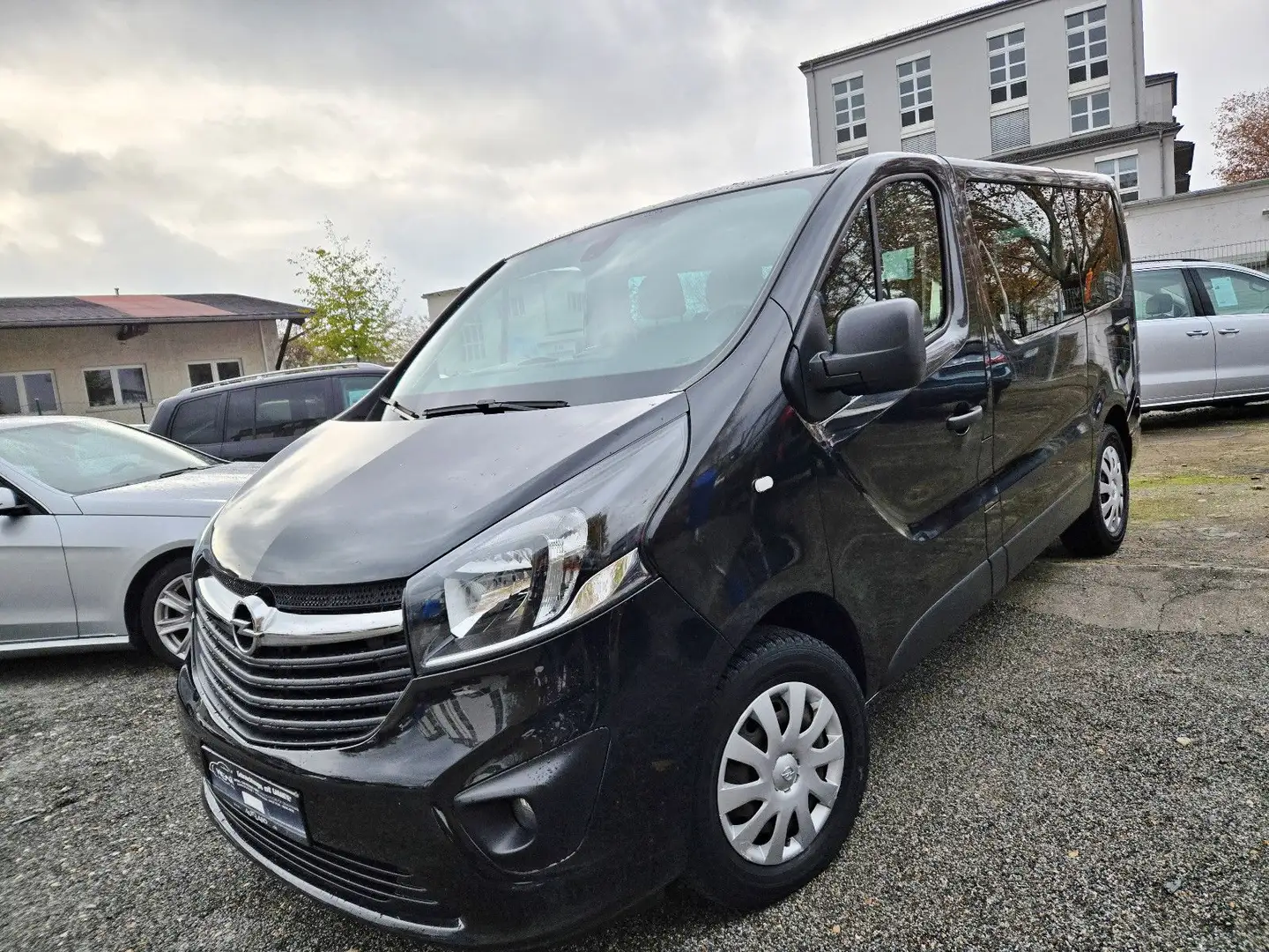 Opel Vivaro B Kombi 9 Sitzer / L1H1 2,7t Schwarz - 1