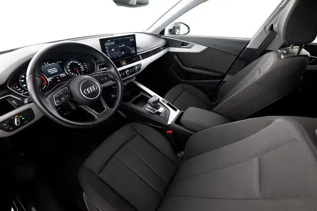 Audi A4 view 12