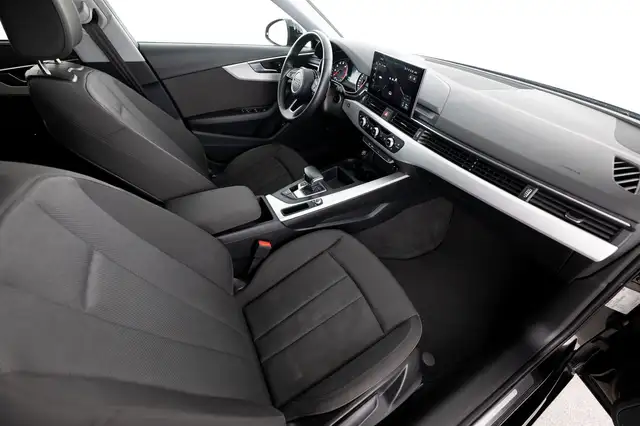 Audi A4 view 14