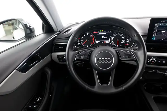 Audi A4 view 9