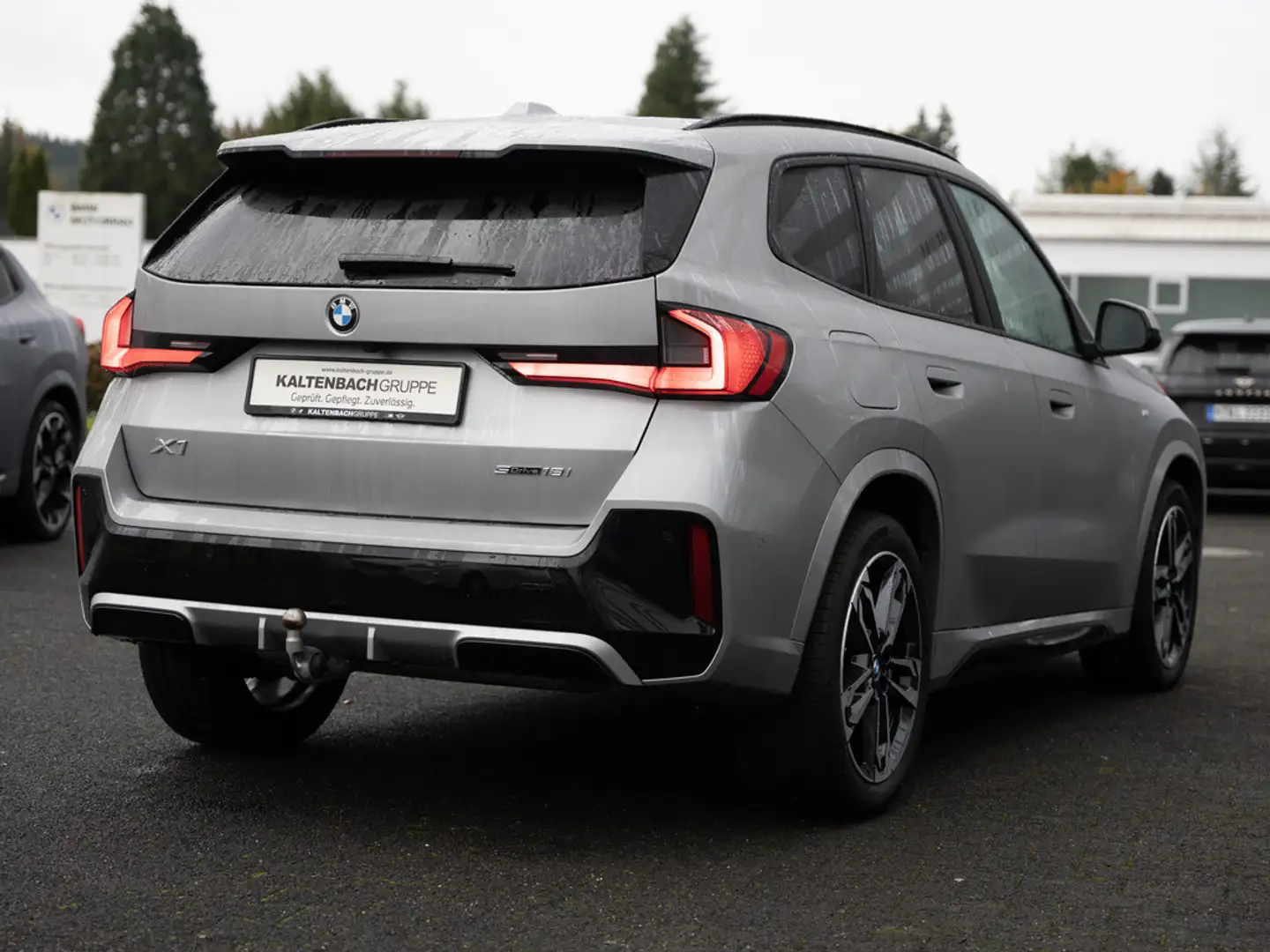 BMW X1 sDrive 18i M-Sport AHK LED NAVI KAMERA Silber - 2