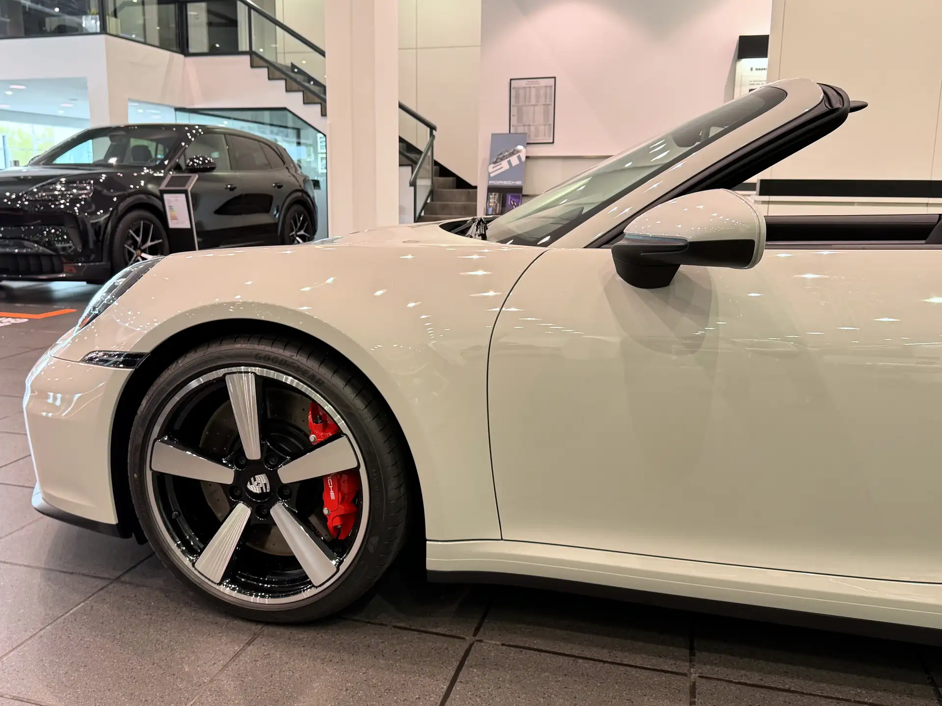 포르쉐 911 Carrera 4S Cabriolet 2026 화이트 사진 8