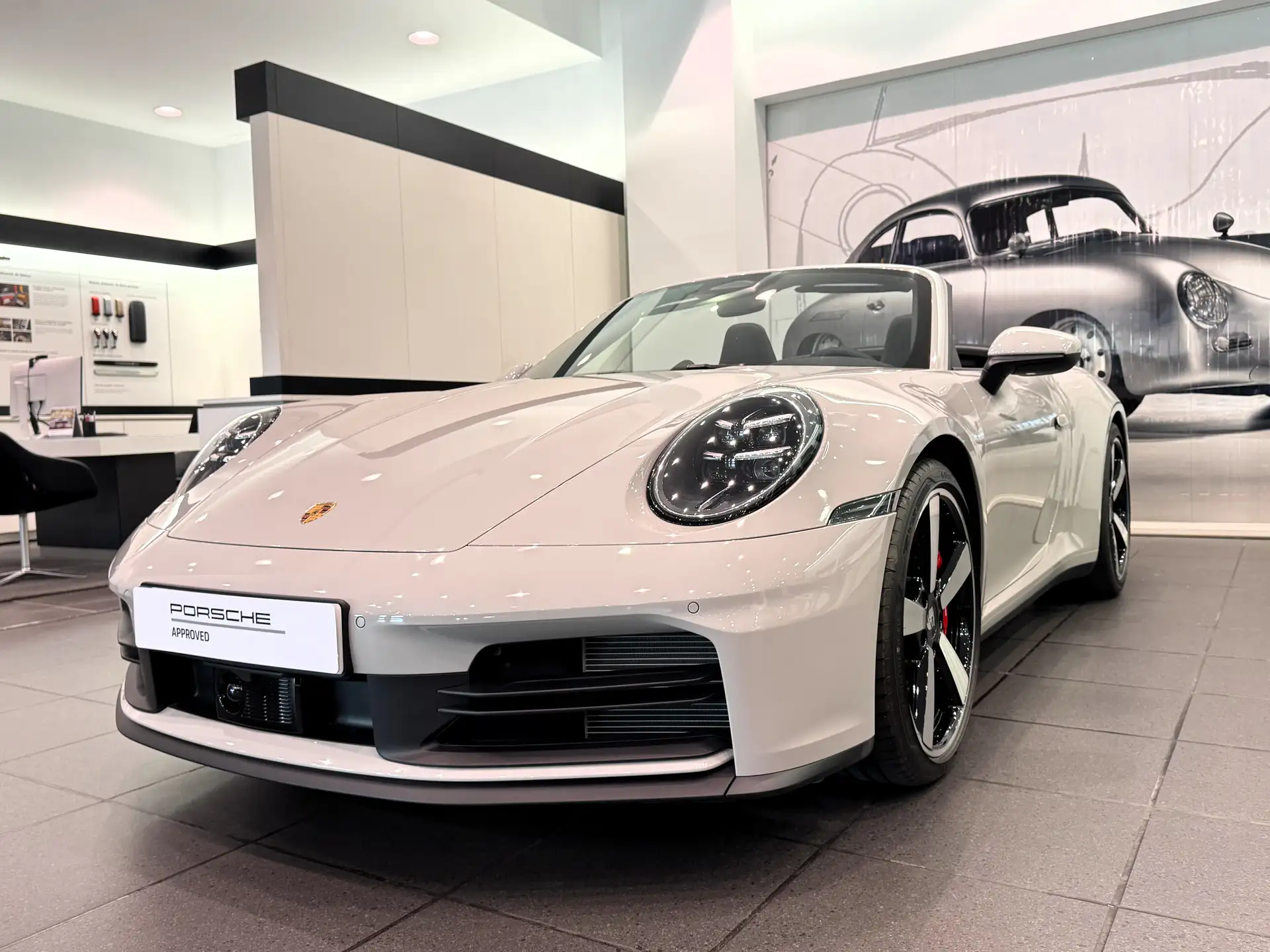 포르쉐 911 Carrera 4S Cabriolet 2026 화이트 사진 6