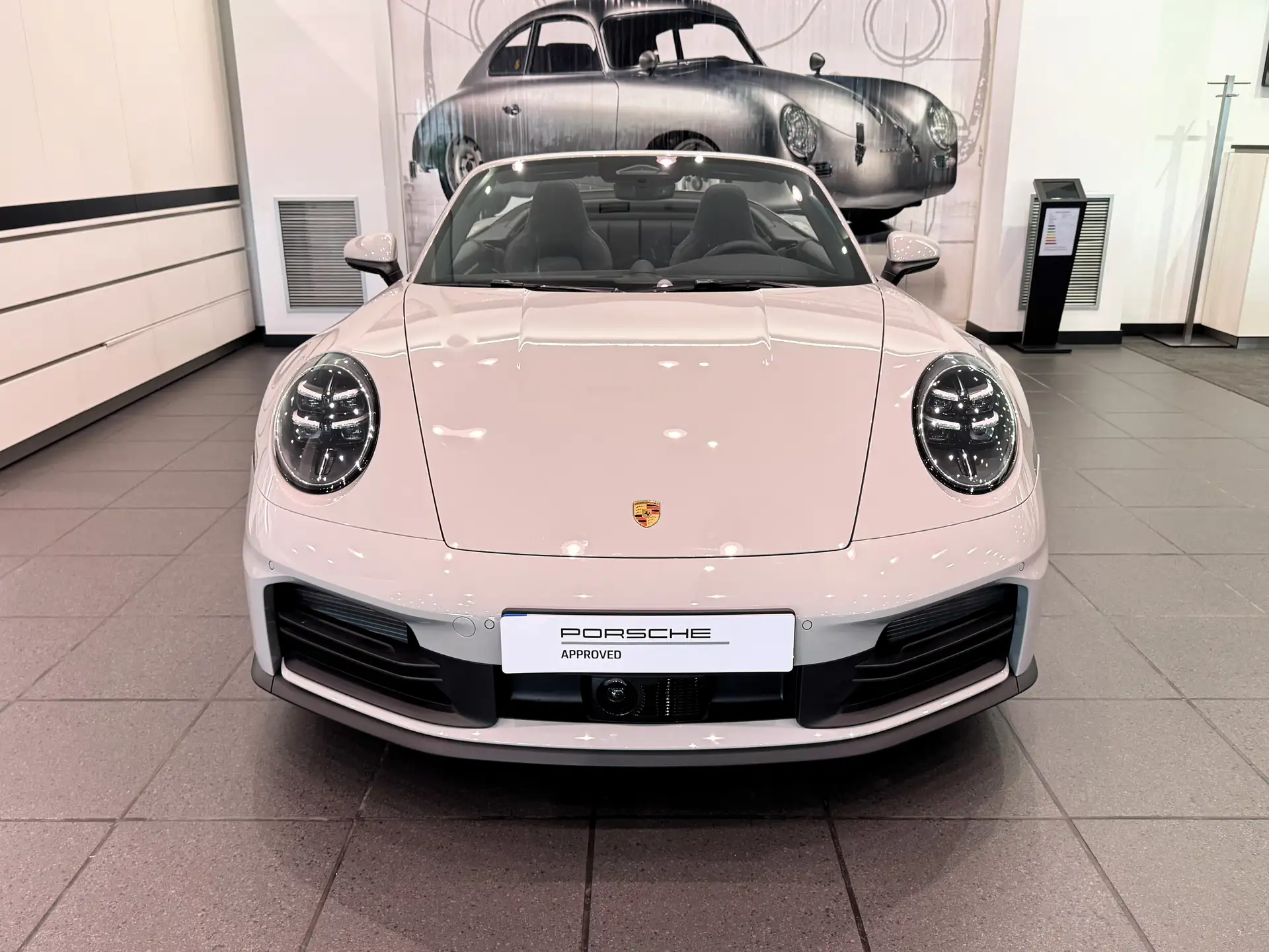 포르쉐 911 Carrera 4S Cabriolet 2026 화이트 사진 4
