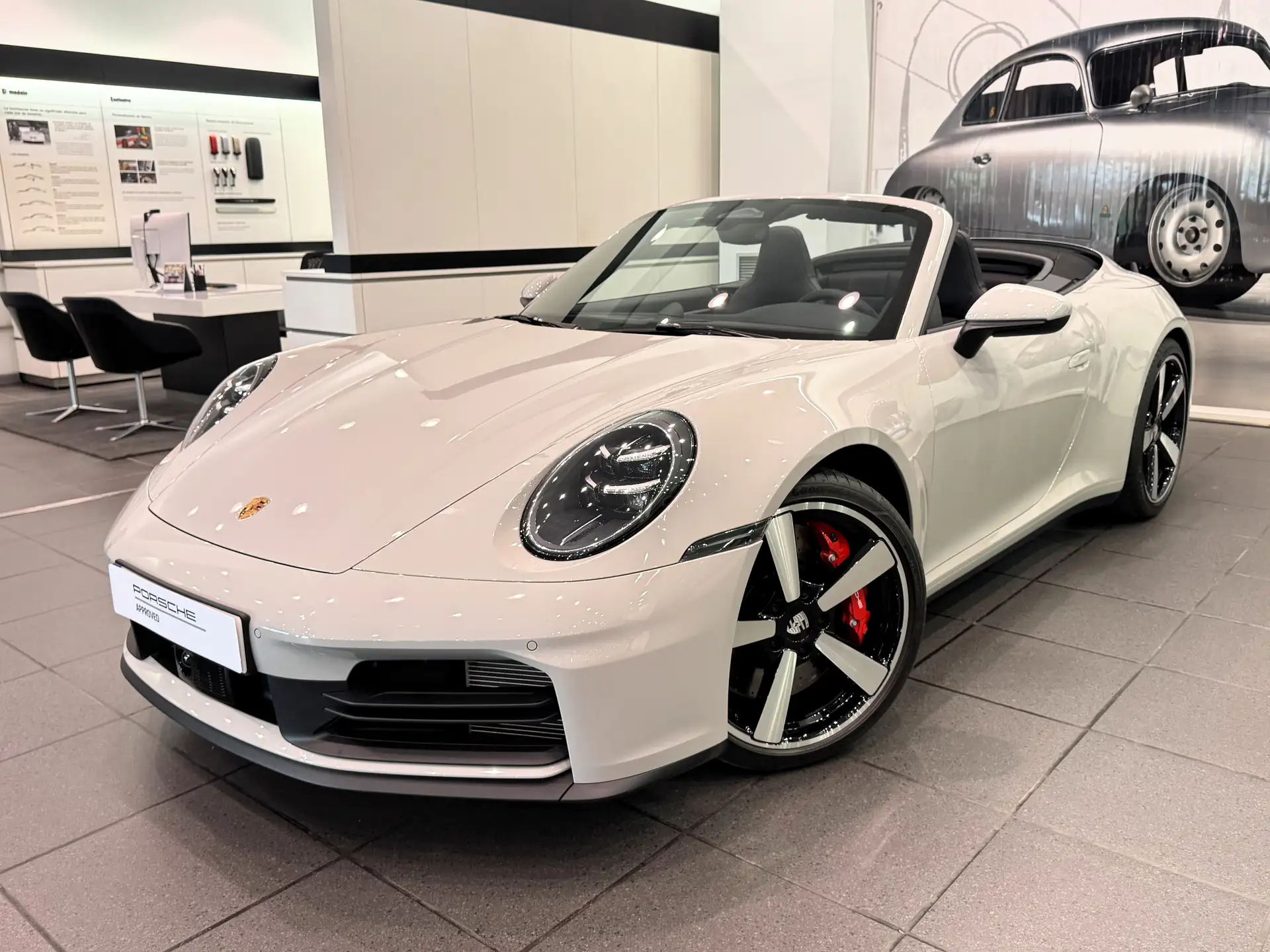 포르쉐 911 Carrera 4S Cabriolet 2026 화이트 사진 1