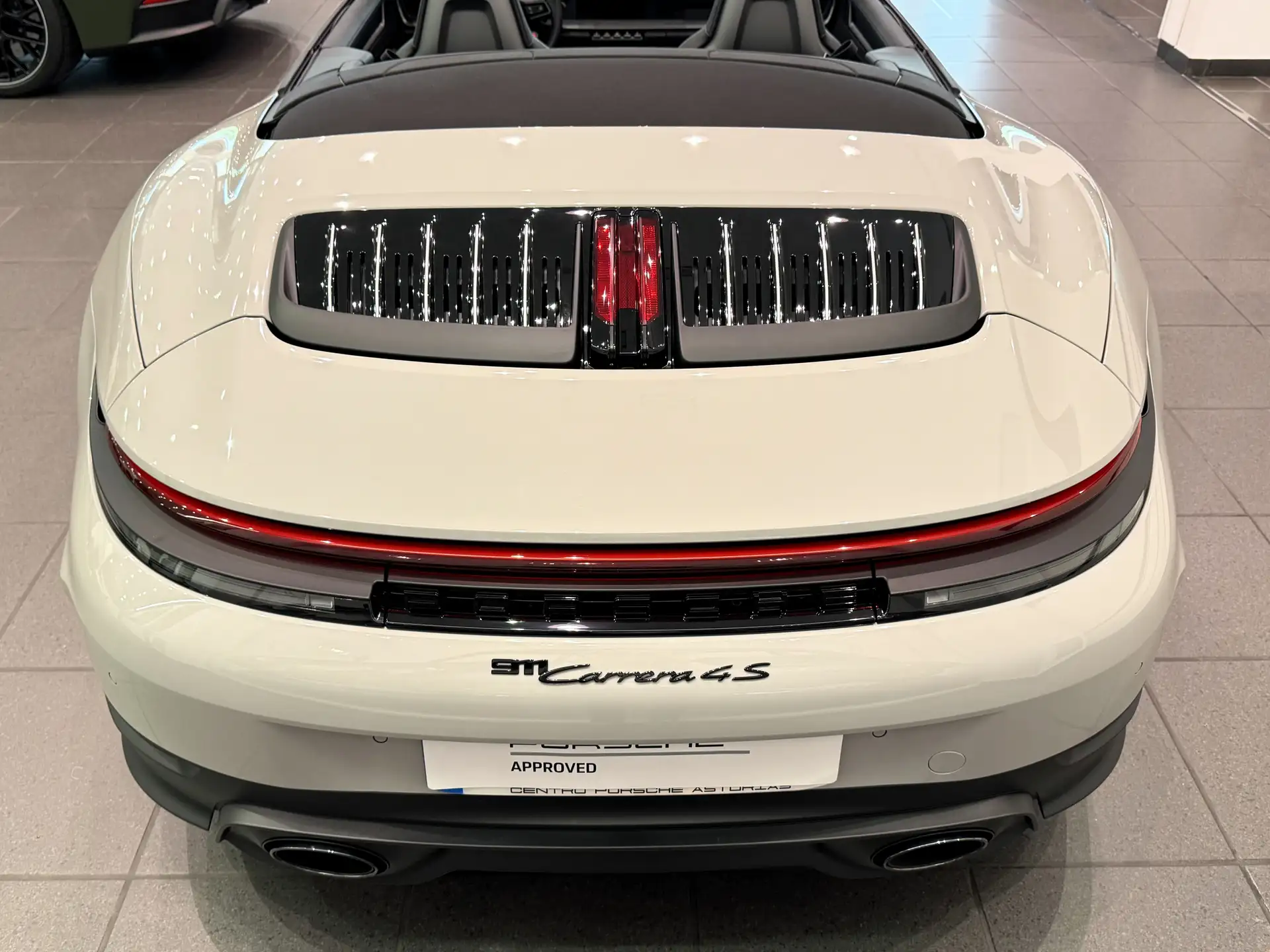 포르쉐 911 Carrera 4S Cabriolet 2026 화이트 사진 5