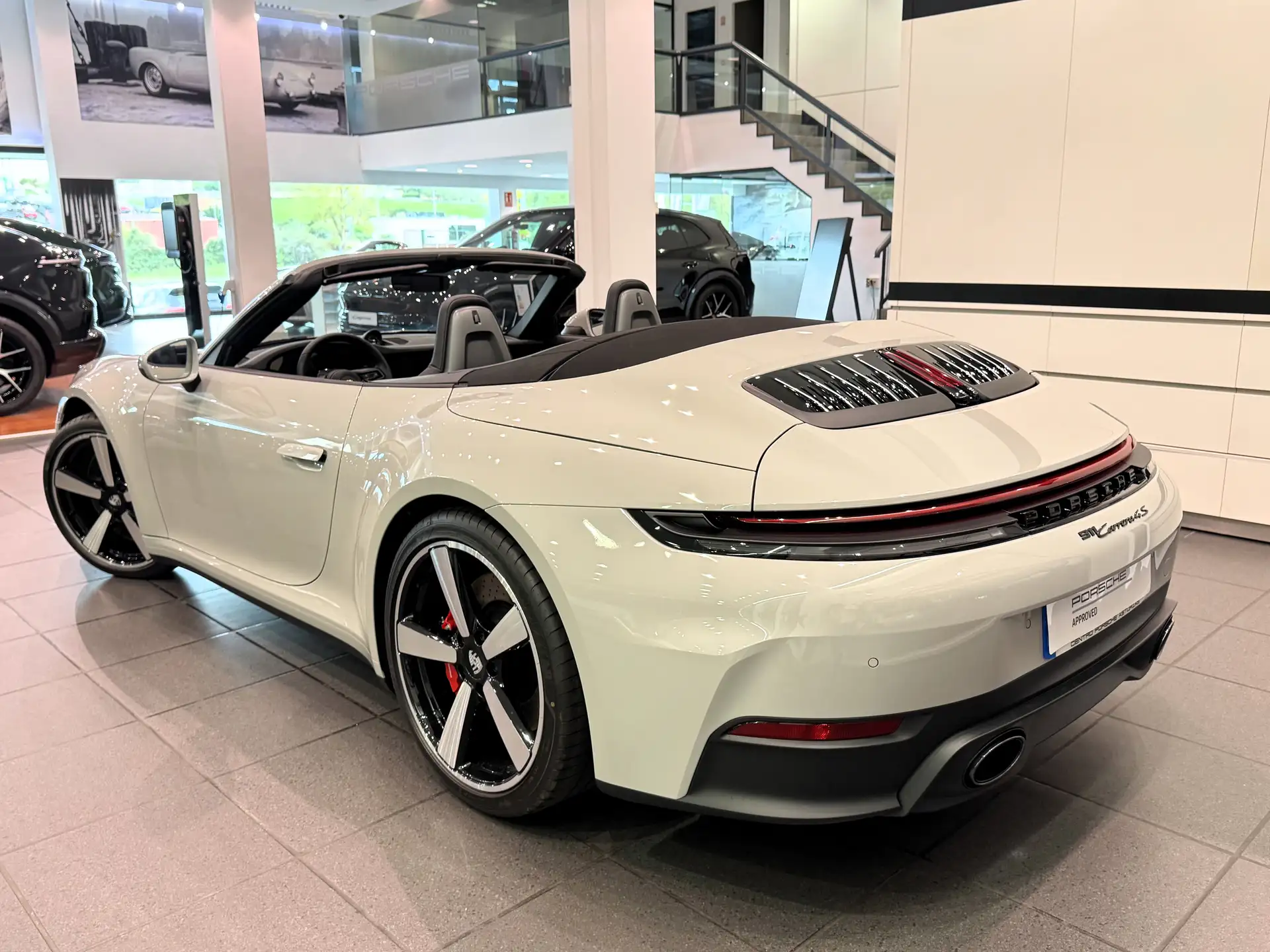 포르쉐 911 Carrera 4S Cabriolet 2026 화이트 사진 3