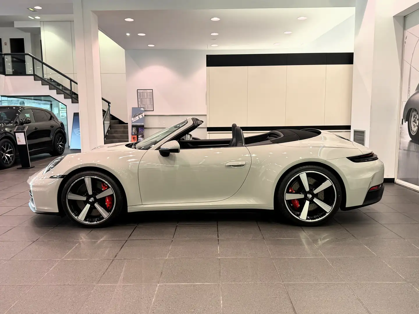 Porsche 992 Carrera 4S Cabriolet Gris - 2