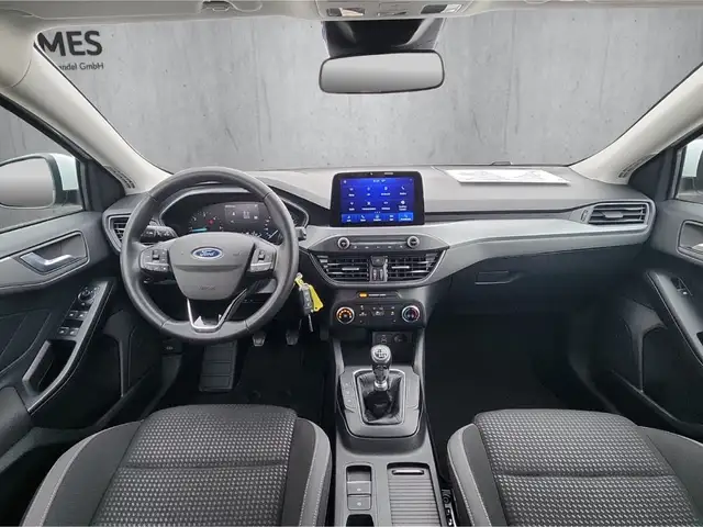 Ford Focus view 12