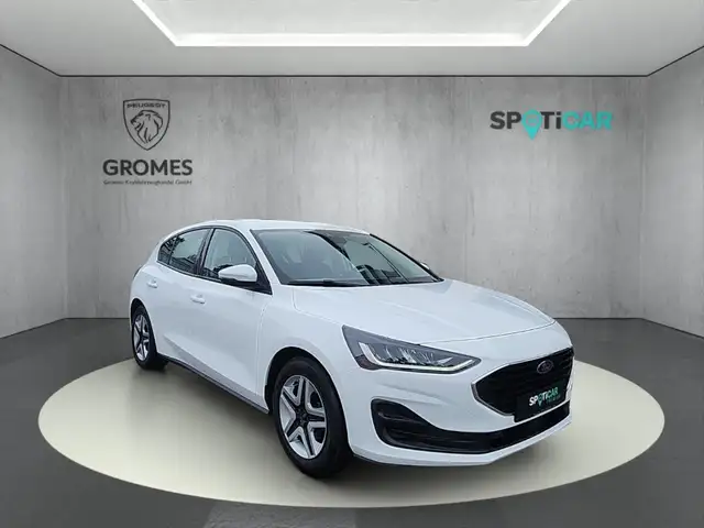 Ford Focus view 2