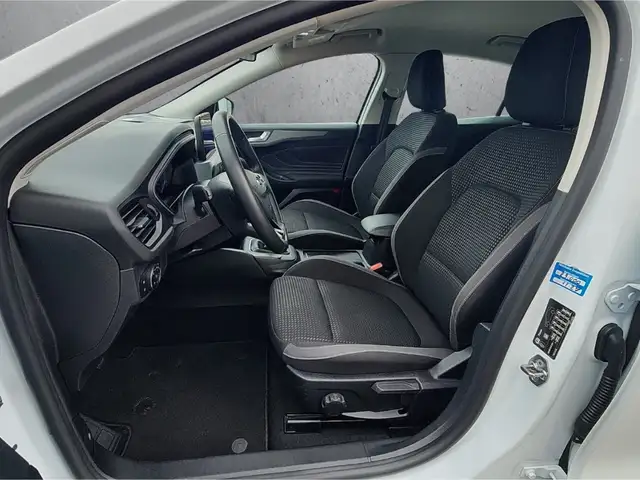 Ford Focus view 9