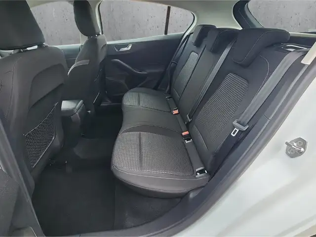 Ford Focus view 8
