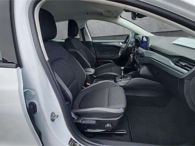 Ford Focus view 13