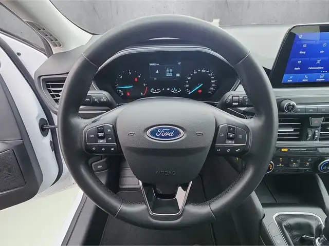 Ford Focus view 10