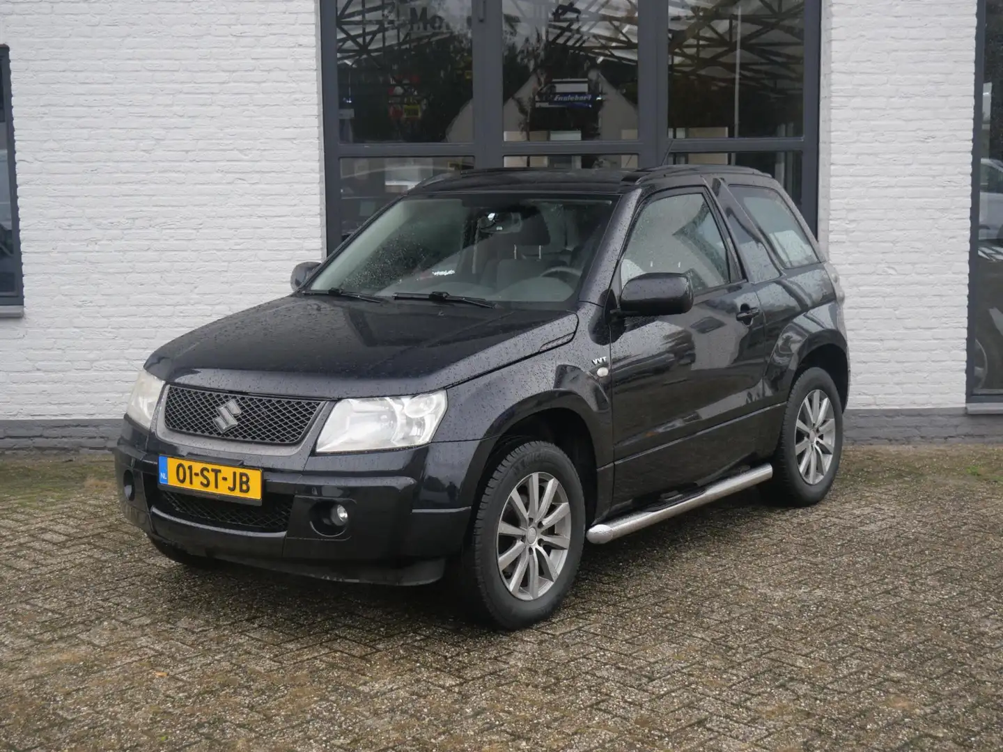 Suzuki Grand Vitara 1.6-16V Exclusive Airco Pdc Zwart - 1
