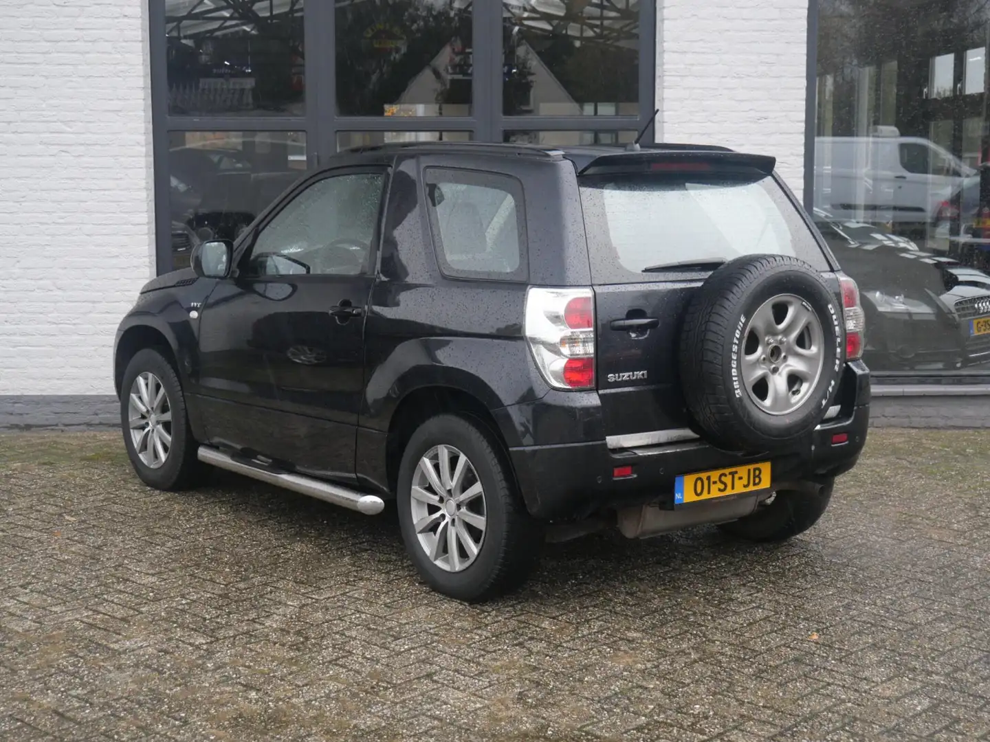 Suzuki Grand Vitara 1.6-16V Exclusive Airco Pdc Zwart - 2