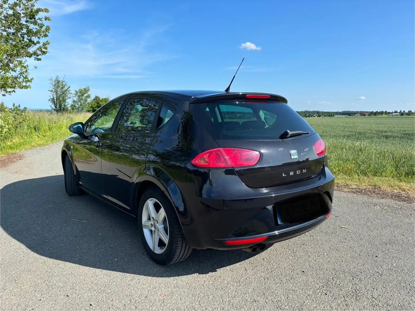 SEAT Leon 1.4 TSI Reference Schwarz - 2
