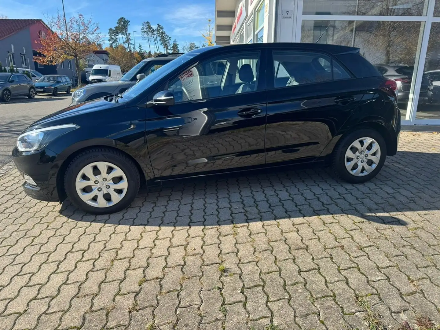 Hyundai i20 Basis - AUTOMATIK - TÜV Neu - Scheckheft - Noir - 1