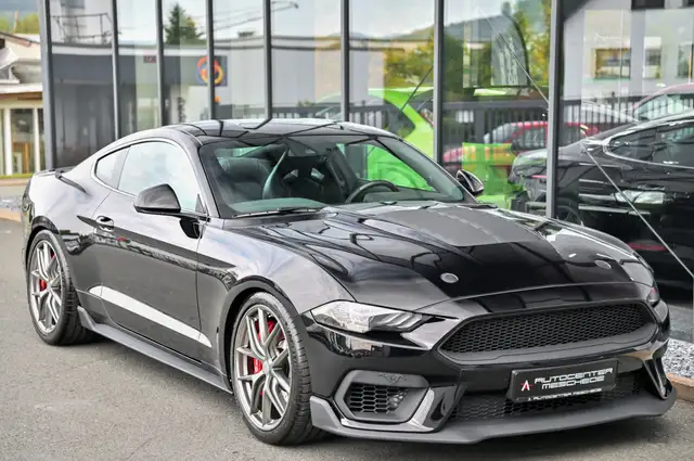 Ford Mustang view 4