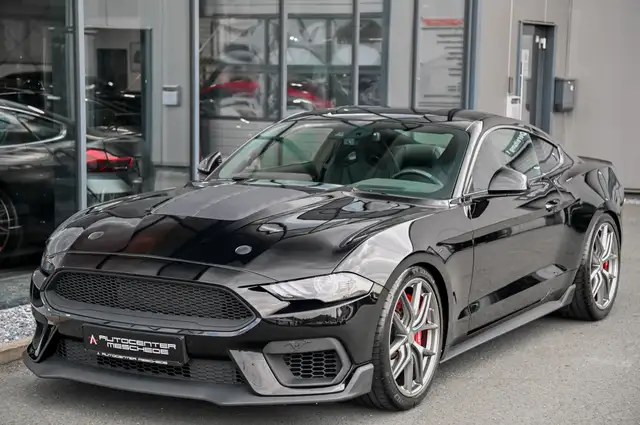 Ford Mustang view 3