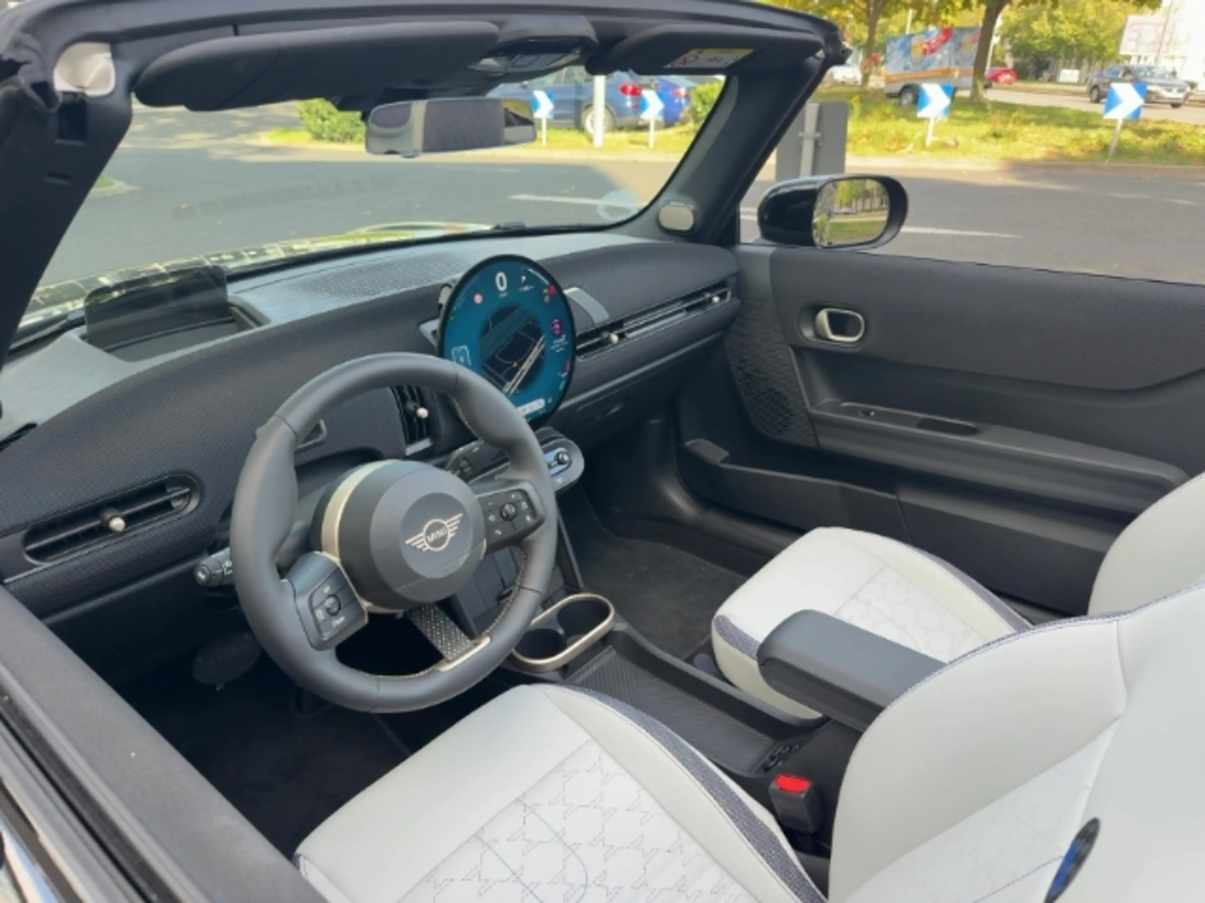 MINI Cooper Cabrio C HUD Navi HarmanKardon LED Kurvenlicht Mehrzonenk — photo 6