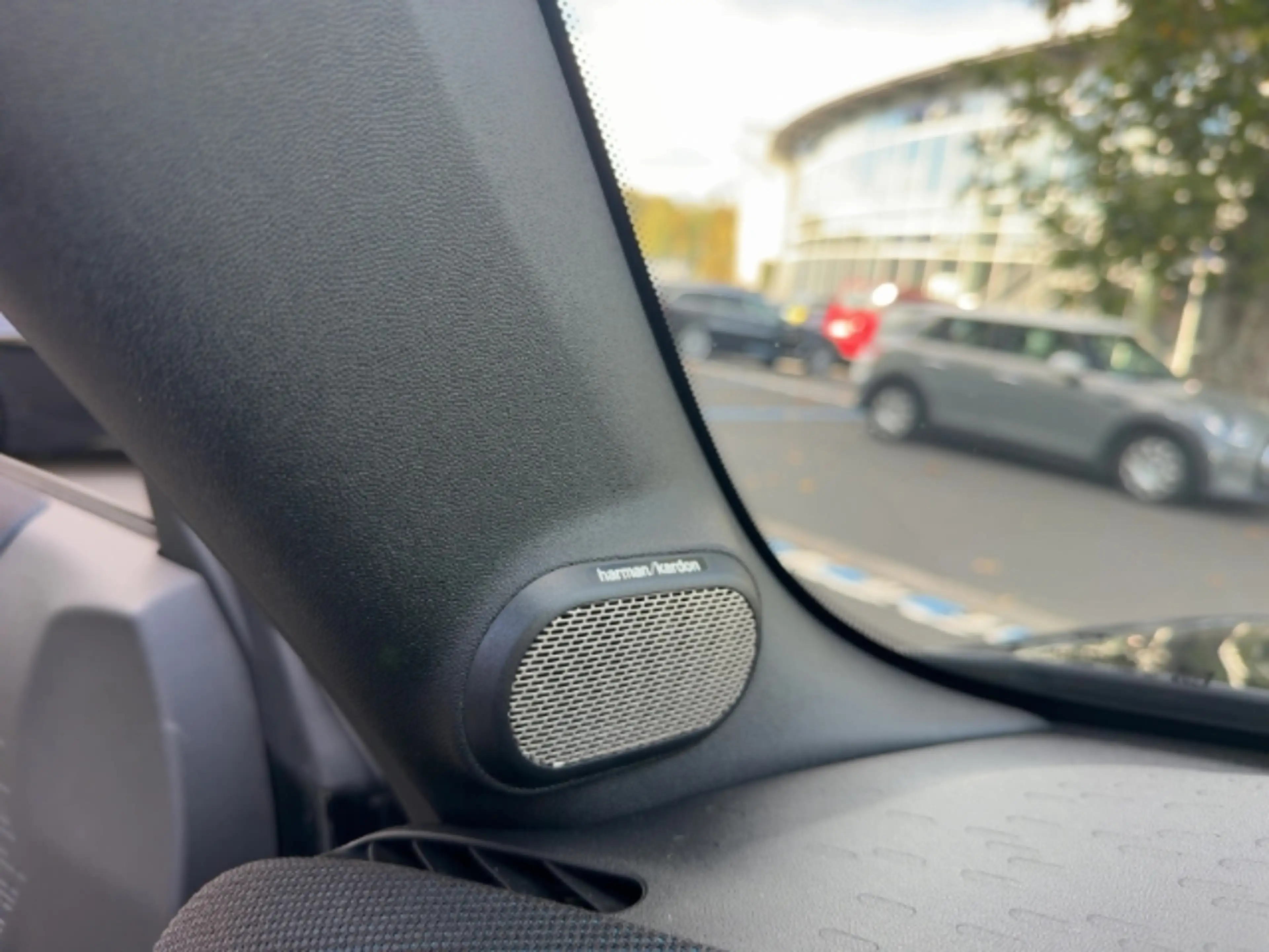 MINI Cooper Cabrio C HUD Navi HarmanKardon LED Kurvenlicht Mehrzonenk — photo 15